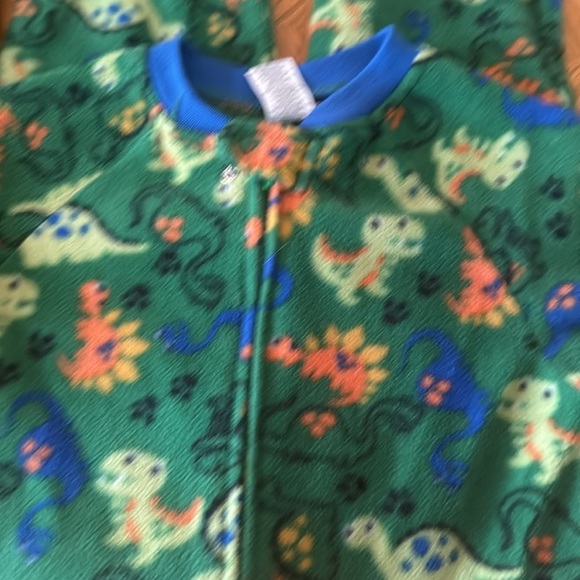 Preowned one piece pajamas - Picture 2 of 8